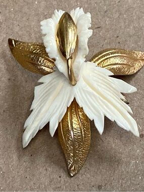 Vintage Carved White Floral Brooch Gold Tone Leaves Mid Century Style